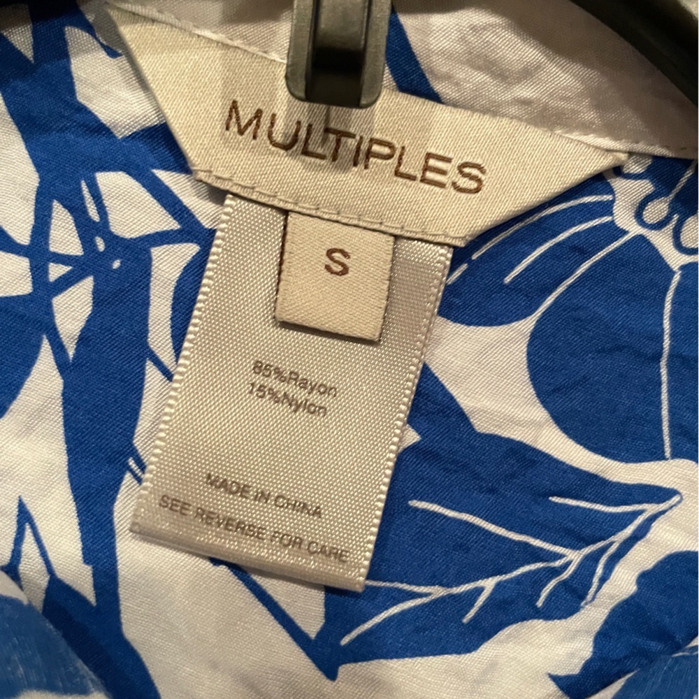 NWT Blue White Vibrant Floral lightweight blouse gauzy beachy coastal resort S - Picture 3 of 9